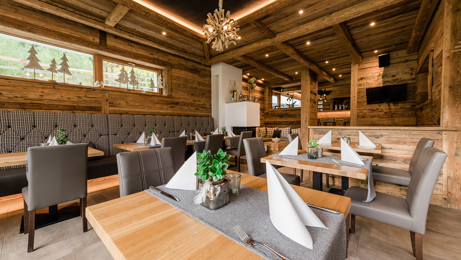 Restaurant Zum Holzwurm in Flachau, direkt an der Piste im Snow Space Salzburg