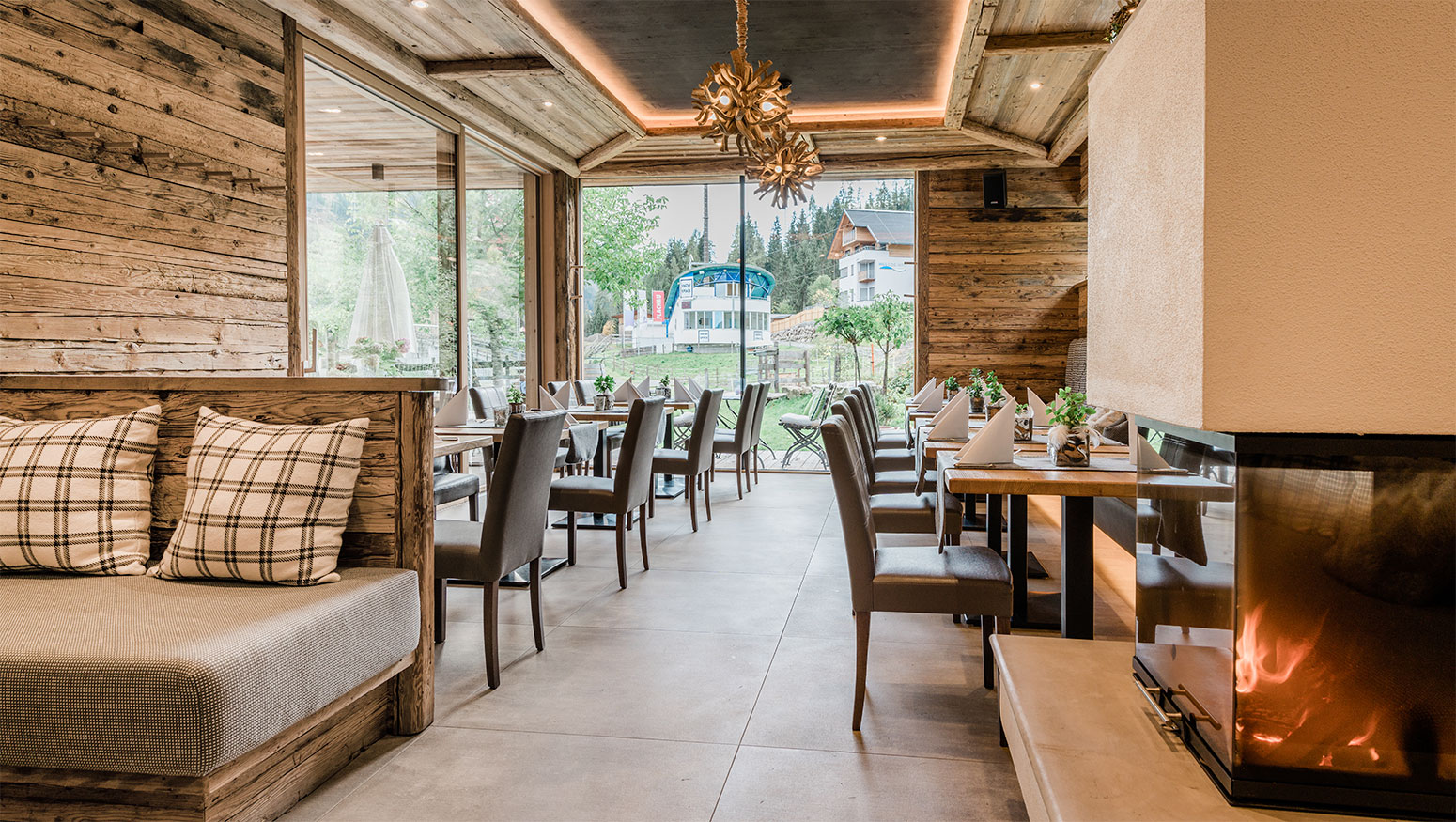 Restaurant Zum Holzwurm in Flachau, direkt an der Piste im Snow Space Salzburg